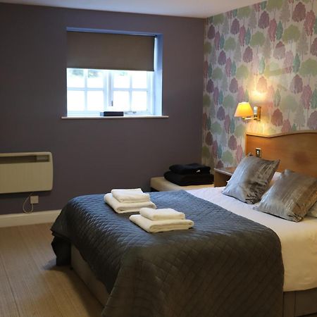 The Red Lion & Cellar Room, Betchworth Екстер'єр фото