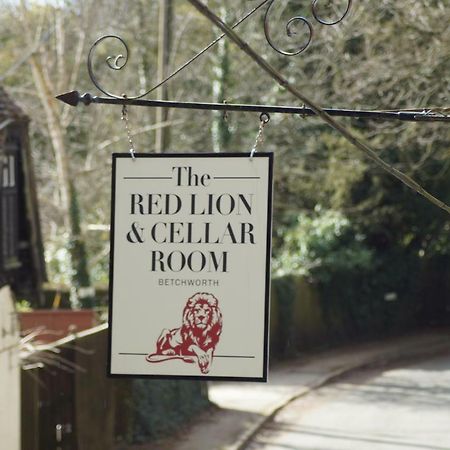 The Red Lion & Cellar Room, Betchworth Екстер'єр фото