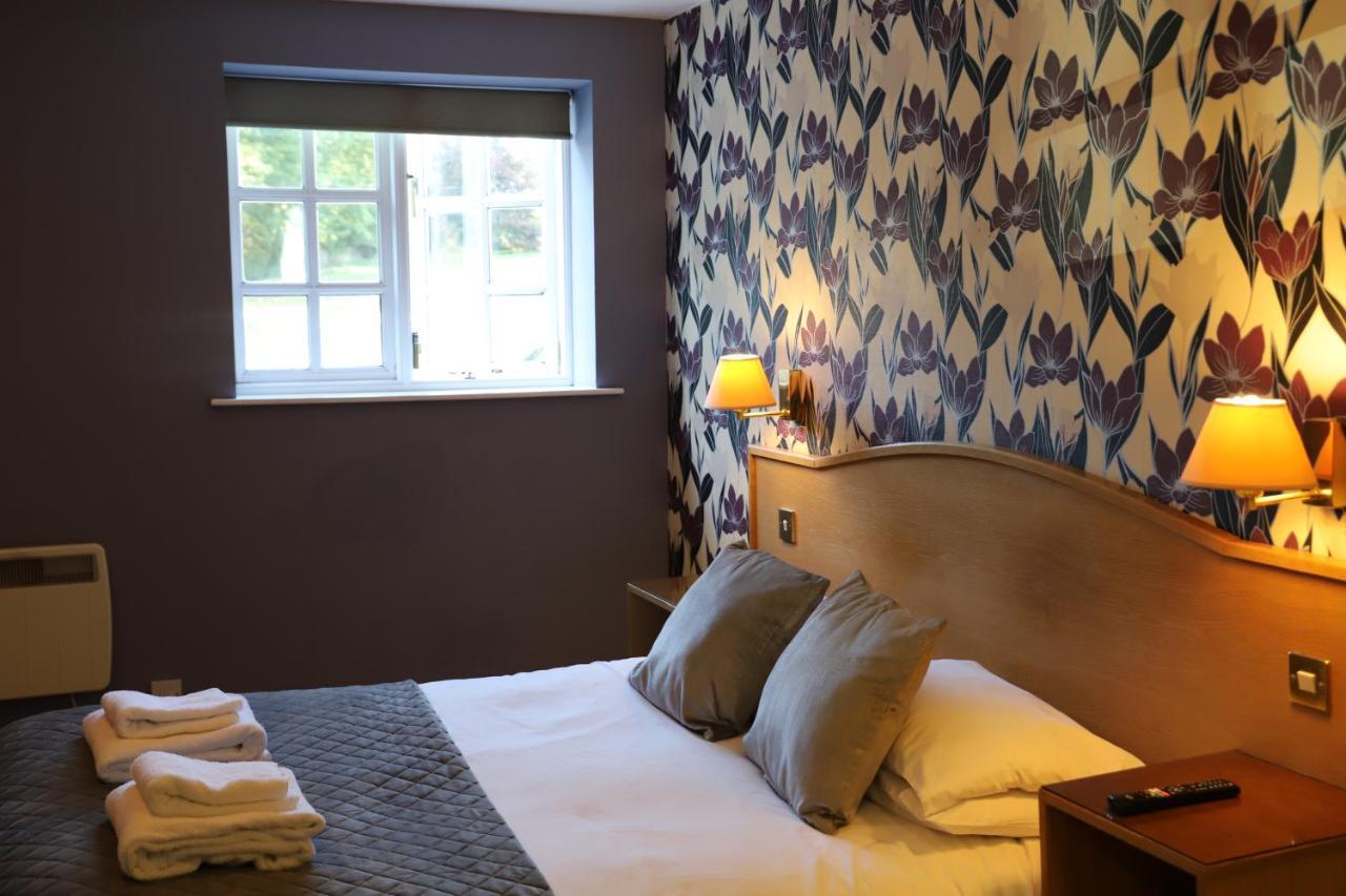 The Red Lion & Cellar Room, Betchworth Екстер'єр фото