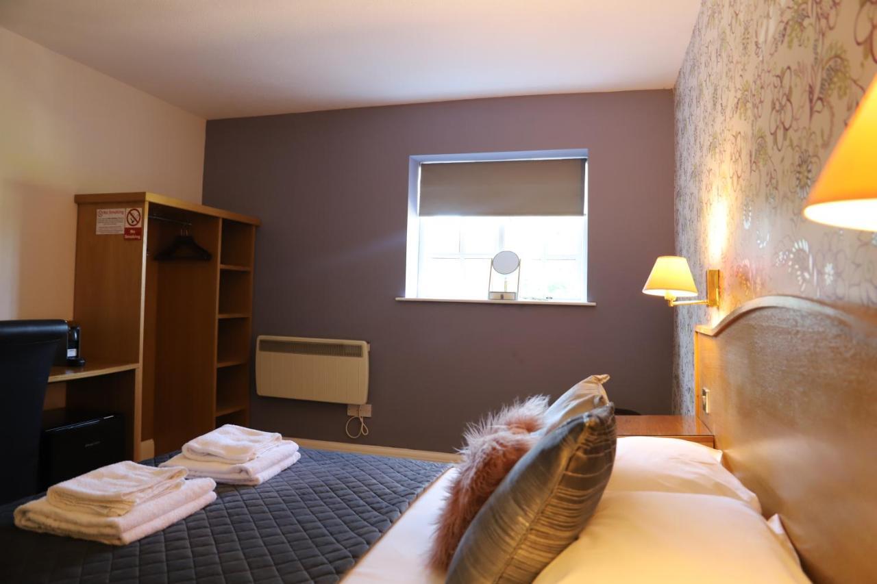 The Red Lion & Cellar Room, Betchworth Екстер'єр фото