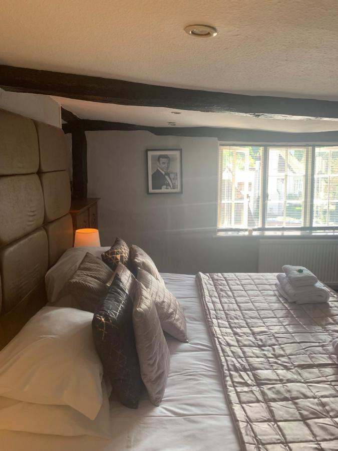 The Red Lion & Cellar Room, Betchworth Екстер'єр фото