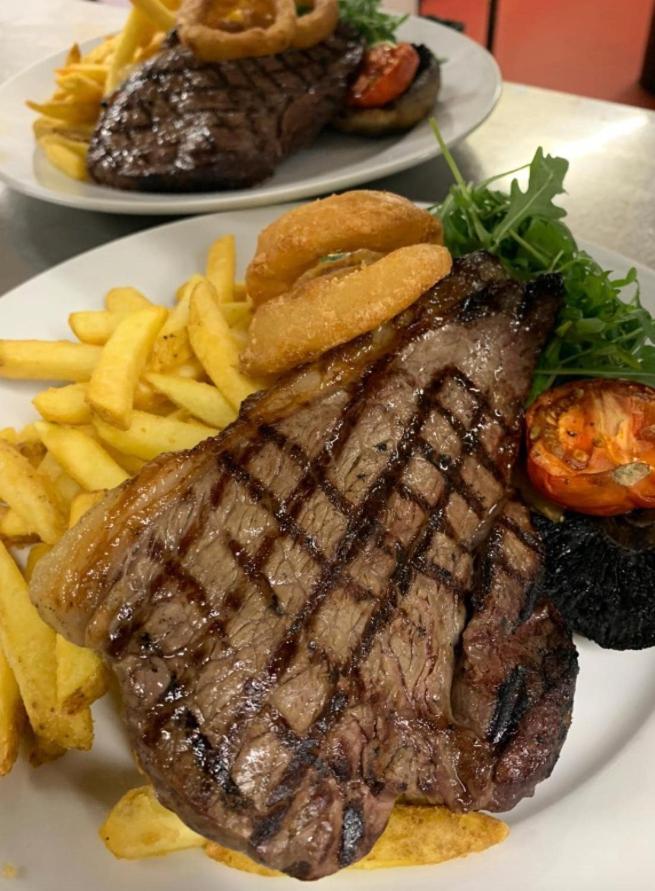 The Red Lion & Cellar Room, Betchworth Екстер'єр фото