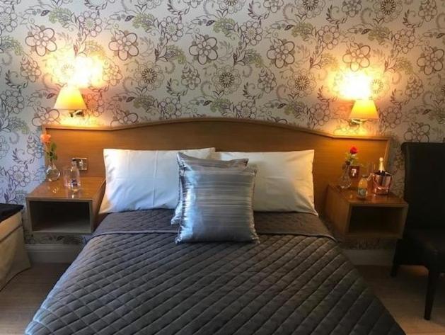 The Red Lion & Cellar Room, Betchworth Екстер'єр фото