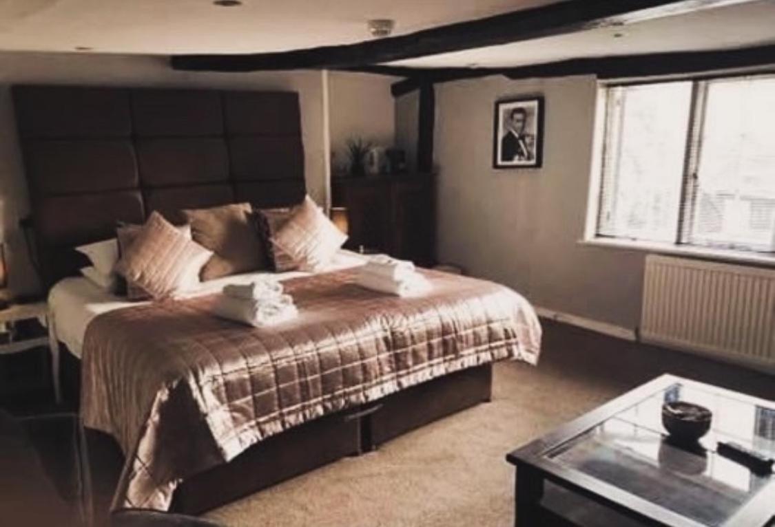The Red Lion & Cellar Room, Betchworth Екстер'єр фото