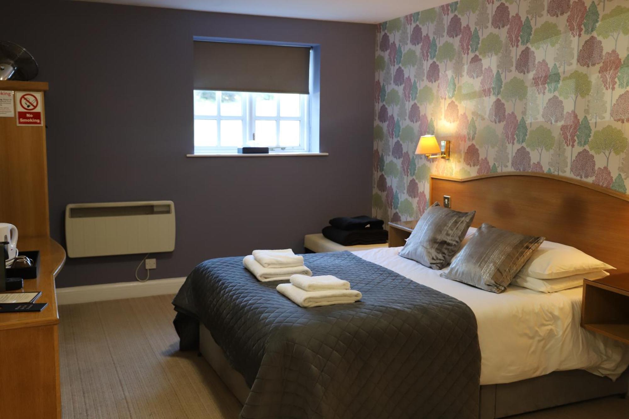 The Red Lion & Cellar Room, Betchworth Екстер'єр фото