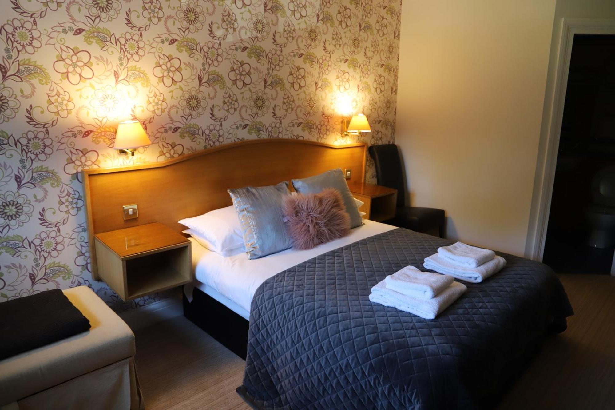 The Red Lion & Cellar Room, Betchworth Екстер'єр фото