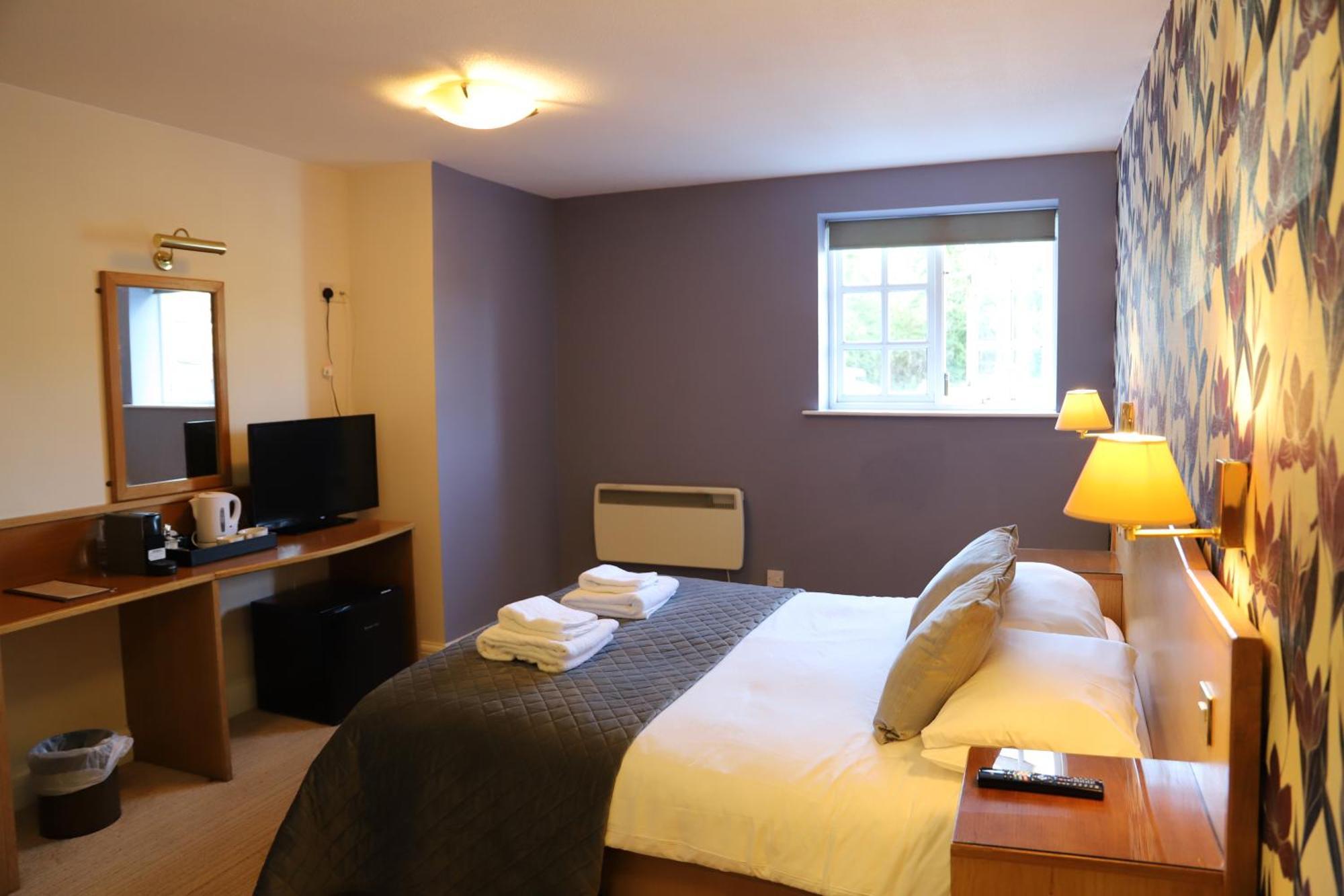 The Red Lion & Cellar Room, Betchworth Екстер'єр фото