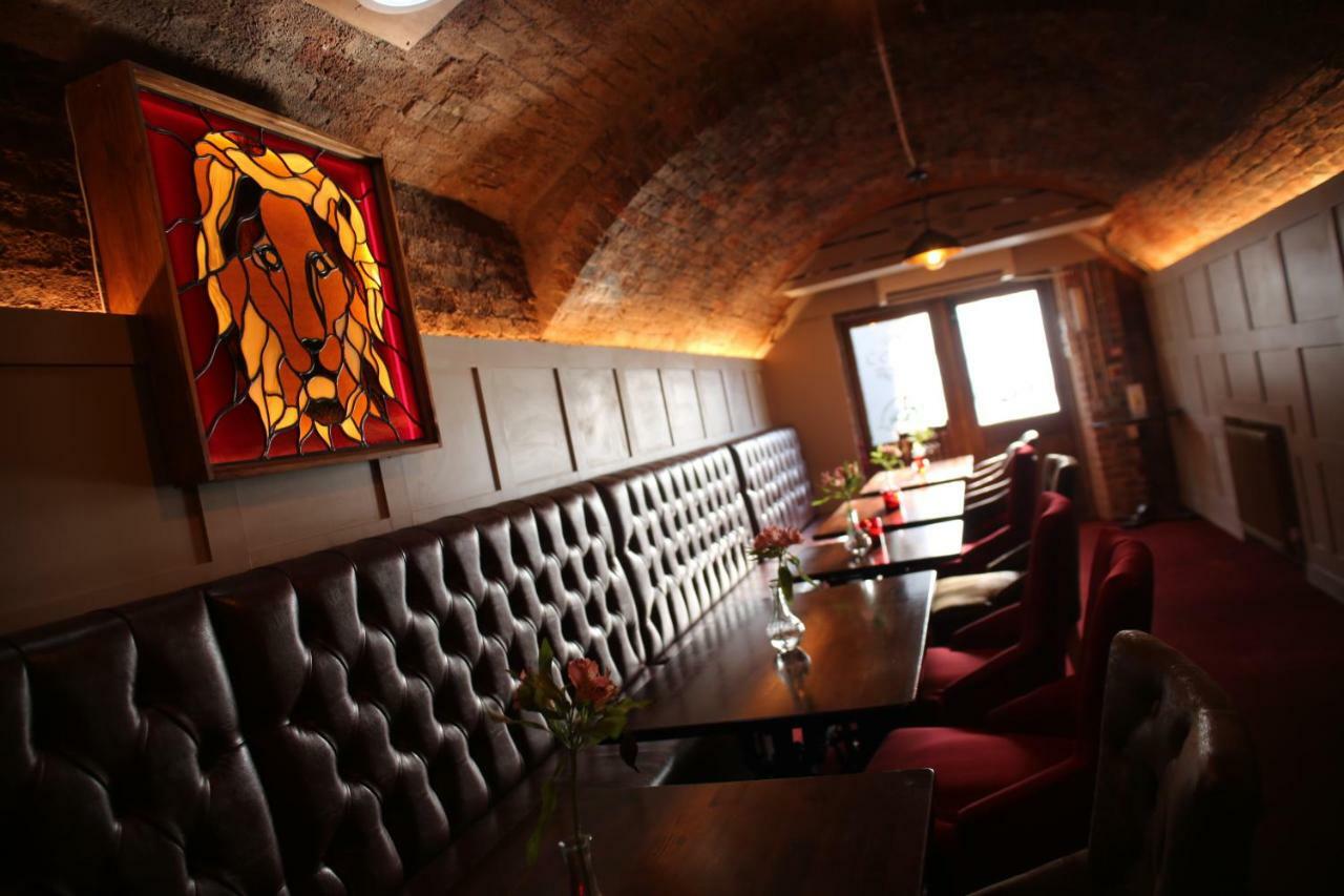 The Red Lion & Cellar Room, Betchworth Екстер'єр фото