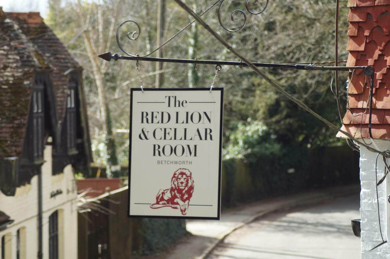 The Red Lion & Cellar Room, Betchworth Екстер'єр фото